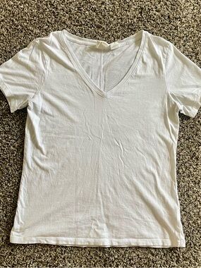 C&C California White V-Neck Short Sleeve Tee Size Small